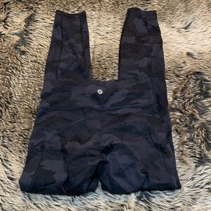 Lululemon Invigorate High-Rise Tight 25"
Heritage 365 Camo Deep Coal Multi Sz 2